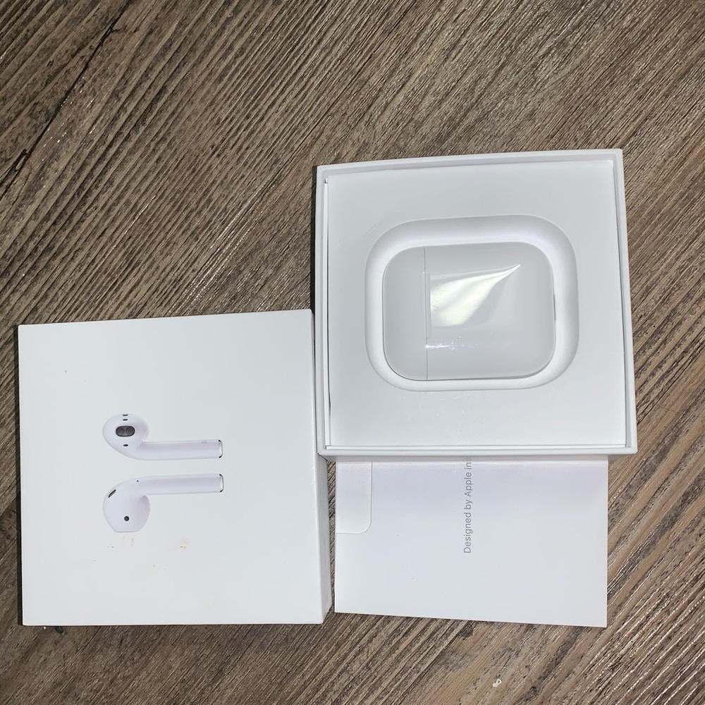 Apple AirPods Bluetooth headphones